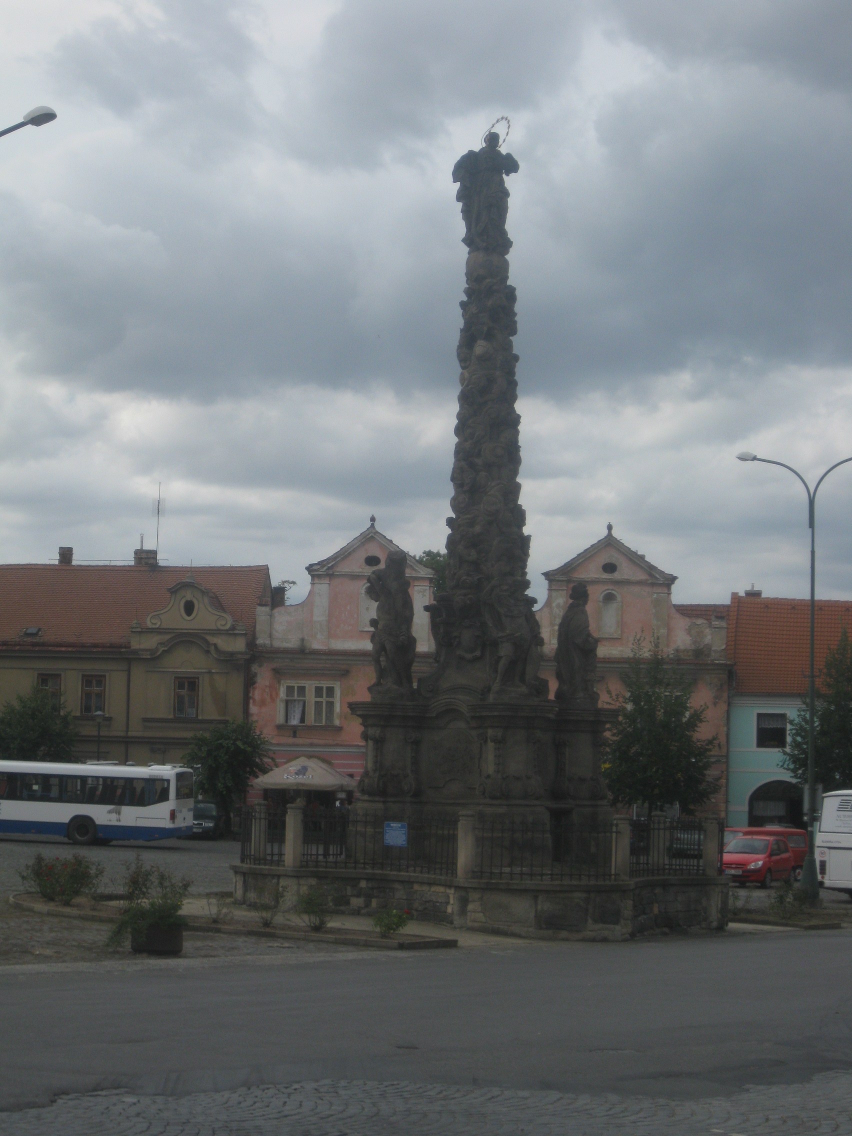 Mor.sloup na  náměstí Krále Vladislava ve Velvarech
