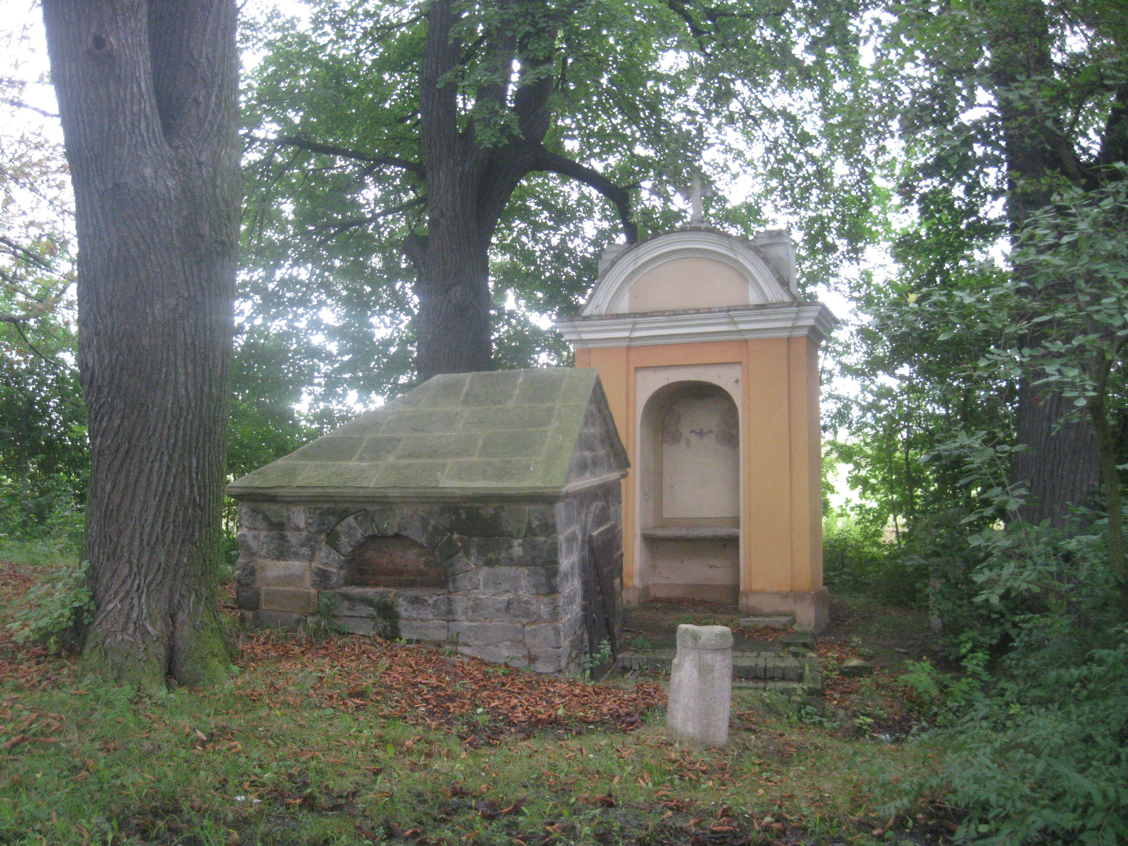 Studánka a boží muka na Radoviči