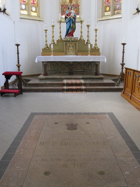Kostel - hrobka Dr. Tersche+hl. oltář
